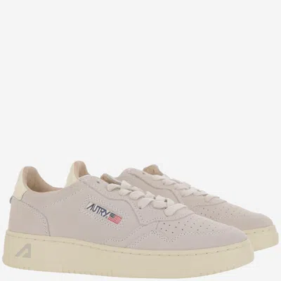 Autry Medalist Low Sneakers In Neutral
