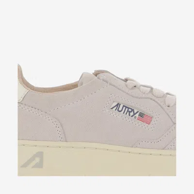 Autry Medalist Low Sneakers In Neutral