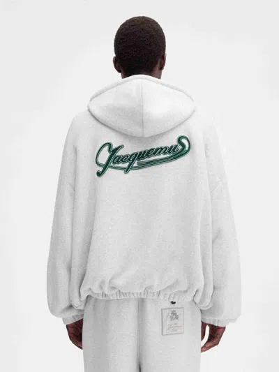 Jacquemus Le Hoodie Torneo Club Logo Patch Cotton Hoodie In Gray