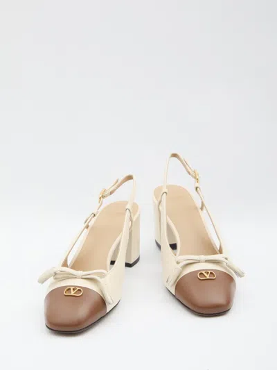Valentino Slingback Valet Du Roi Pumps In Butter/tobacco In Nude