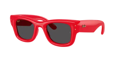 Ray Ban Rb4940b Wayfarer Puffer 686187 Occhiali Da Sole Rossi Per Uomo In Red