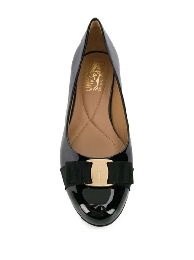 Ferragamo Varina Bow-embellished Patent-leather Ballet Flats In Black