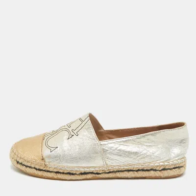 Pre-owned Ch Carolina Herrera Silver/gold Leather Ch Logo Espadrille Flats Size 39