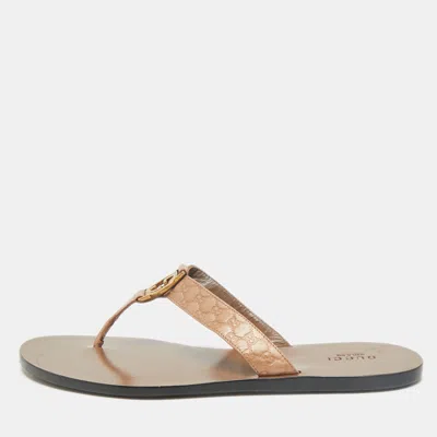Pre-owned Gucci Metallic Beige Microssima Leather Thong Flats Size 39.5 In Sand