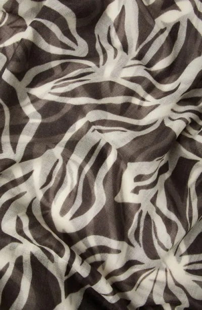 Brunello Cucinelli Flower Print Scarf In Gray