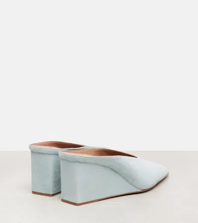 Alaïa Cube 75 Suede Wedge Mules In Blue