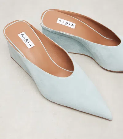 Alaïa Cube 75 Suede Wedge Mules In Blue