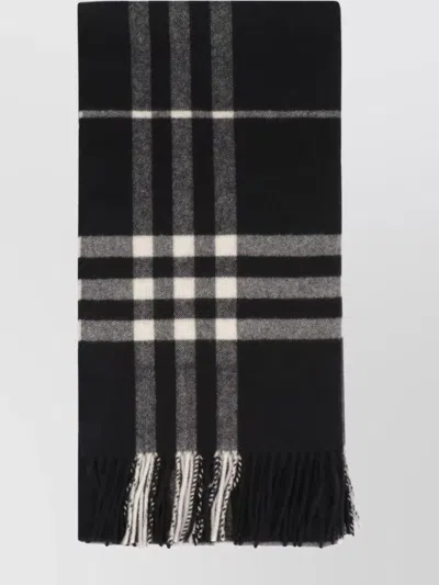 Burberry Cashmere Scarf With Checked Pattern And Fringed Edges In Black