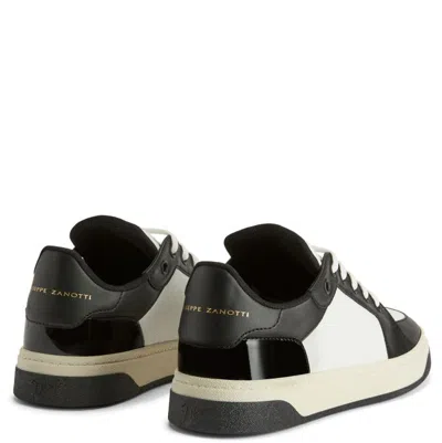 Giuseppe Zanotti Gz94 Low-top Leather Sneakers In Black