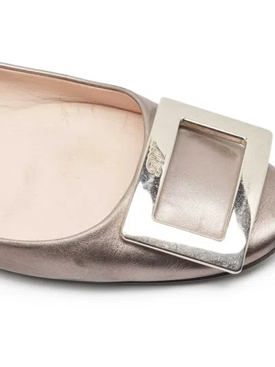 Pre-owned Roger Vivier Vintage Gommettine Metallic Leather Ballet Flats In Silver