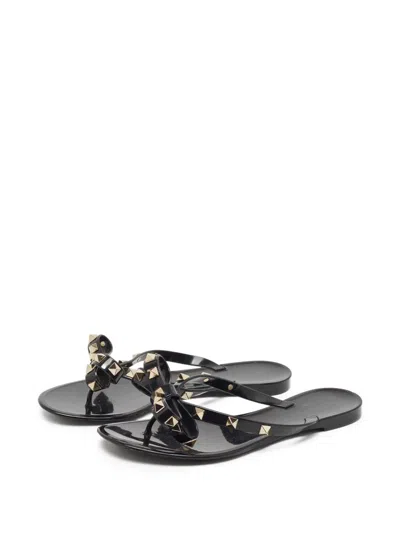 Pre-owned Valentino Garavani Rockstud Flip Flops In Black
