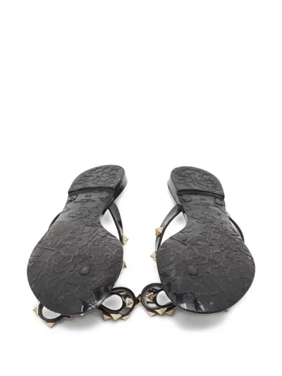 Pre-owned Valentino Garavani Rockstud Flip Flops In Black