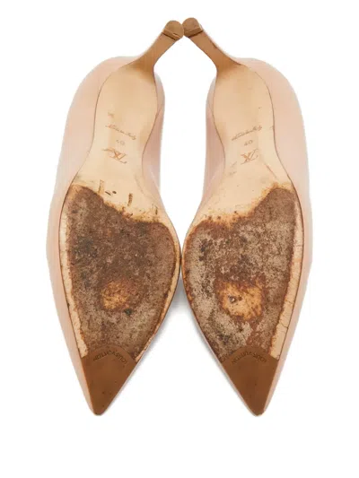 Pre-owned Louis Vuitton Logo-plaque Leather Pumps In Neutral
