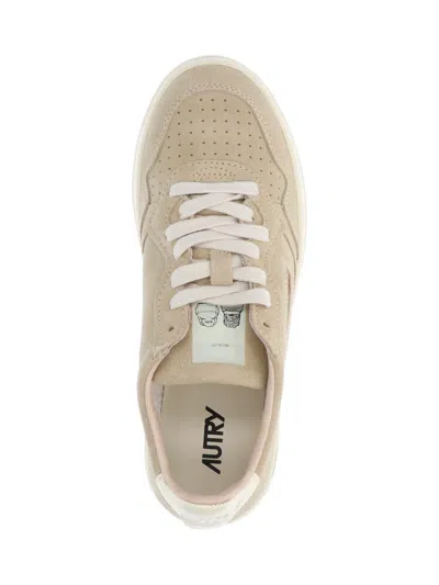 Autry Low Top Rubber Sole Sneakers In Neutral
