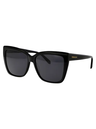 Ferragamo Sf1102s Sunglasses In Black