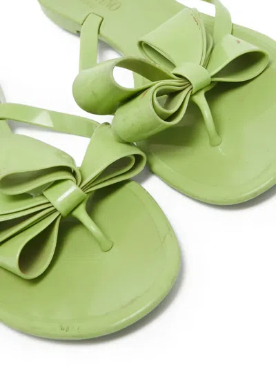 Pre-owned Valentino Garavani Bow-detailed Flip-flops In Green