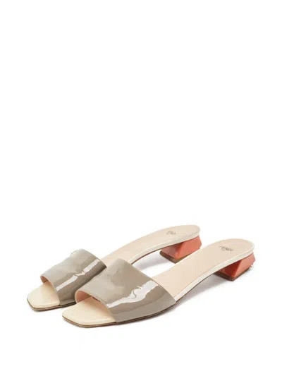 Pre-owned Fendi Patent-finish Flat Sandals
