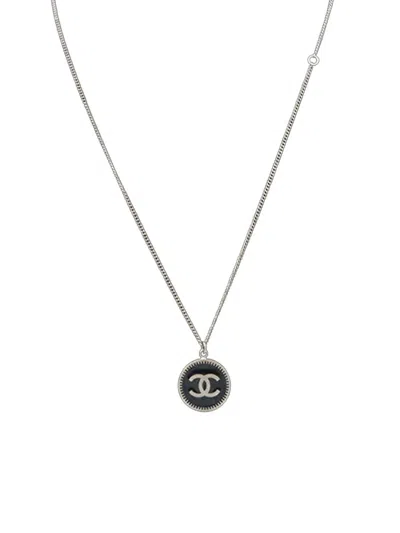 Pre-owned Chanel 2006 Silver Enamel Cc Round Pendant Necklace Costume Necklace