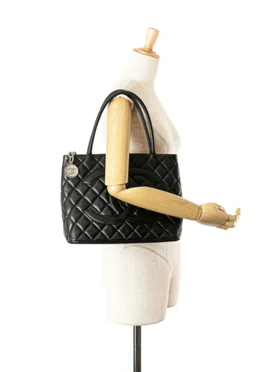Pre-owned Chanel 2000-2002 Caviar Medallion Tote Bag