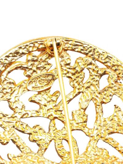 Pre-owned Chanel 20th Century Gold Plated Round Brooch Costume Brooch