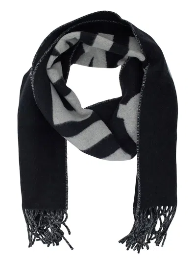 Jacquemus Fringed Graphic Design Scarf In Black In Black