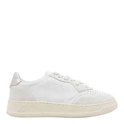 Autry Medalist Low Sneakers In Neutral