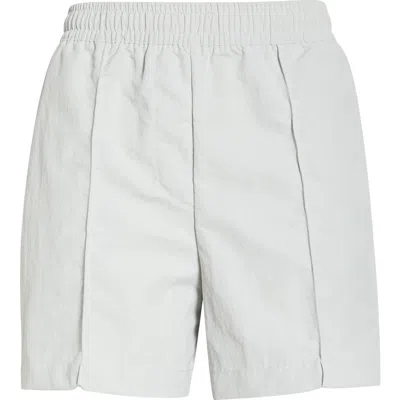 Nike Sportswear Everything Wovens Water Repellent Mid Rise 5-inch Shorts In Gray