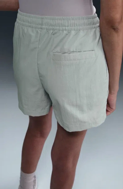 Nike Sportswear Everything Wovens Water Repellent Mid Rise 5-inch Shorts In Gray