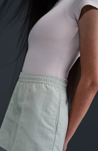 Nike Sportswear Everything Wovens Water Repellent Mid Rise 5-inch Shorts In Gray