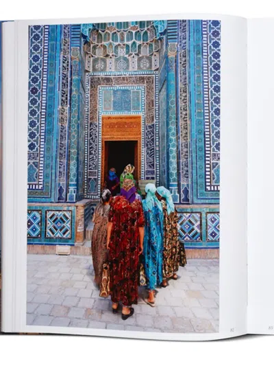 Gestalten Temples Book
