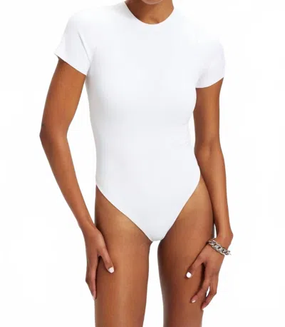 Good American Ribbed Fitted Bodysuit In White001 In White