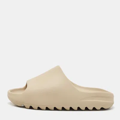 Pre-owned Yeezy X Adidas Beige Rubber Slide Flats Size 42 In Sand