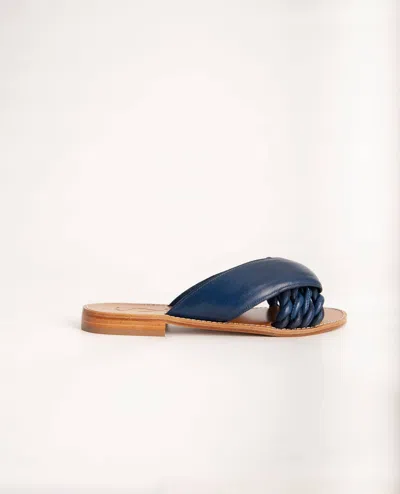 Santa Barbara Women's Calzada Twist Slide In Navy