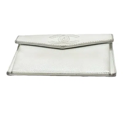 Pre-owned Chanel White Grained Calfskin Wallet (bi-fold) ()