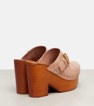 Chloé Jeannette 80 Studded Leather Clogs In Nude