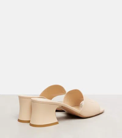 Chloé Soleil 55 Shiny Leather Mules In Neutral