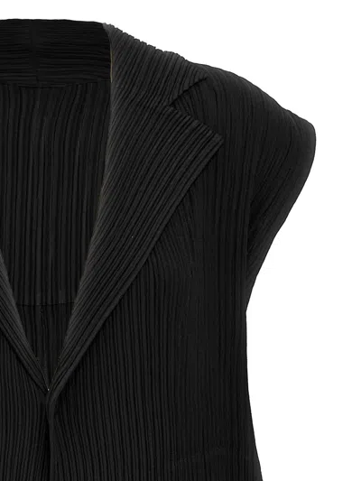 Issey Miyake Hatching Pleats Vest In Black