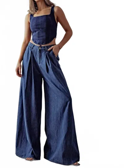 Fashion Week Wide Leg Pleated Denim Jeans In Dark Wash