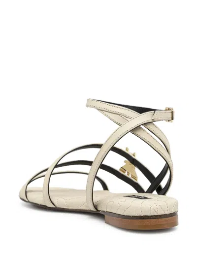 Patrizia Pepe クリスクロス フラットサンダル In Neutral