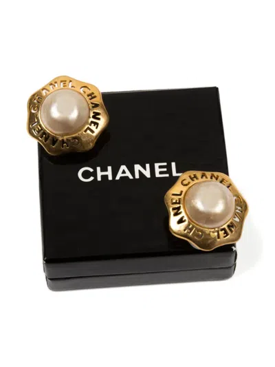 Pre-owned Chanel 1980s Pearl-embellished Round-logo Earrings In Gold