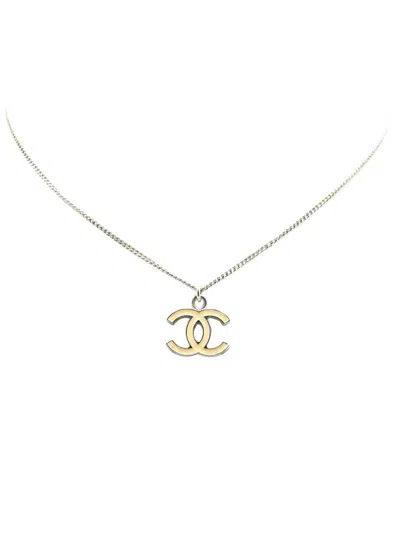 Pre-owned Chanel 2000-2010 Silver Enamel Cc Pendant Necklace Costume Necklace