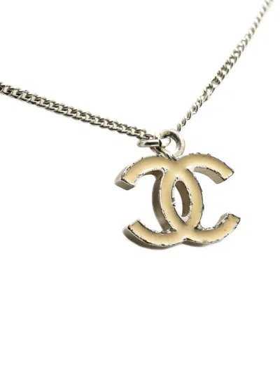 Pre-owned Chanel 2000-2010 Silver Enamel Cc Pendant Necklace Costume Necklace
