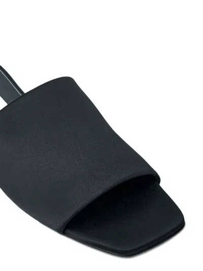 Totême Bandeau-style Slides