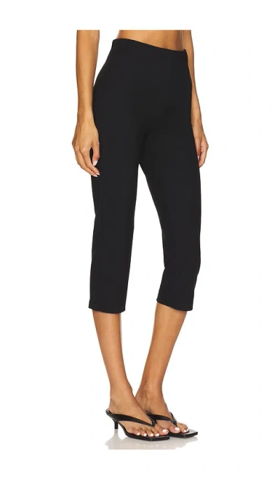Elodie The Label Ivonne Capri Pants In Black