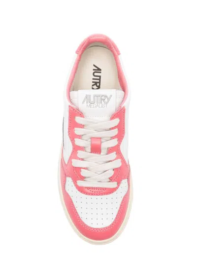 Autry Medalist Low Low-top Sneakers With Smooth In Pink