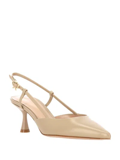 Gianvito Rossi Light Beige Leather Kitten Heels In Gold