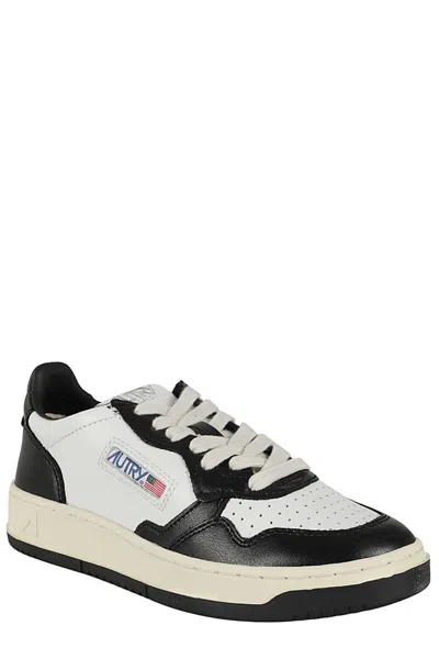 Autry 'medalist' White And Black Low Top Sneakers With Logo Patch In White