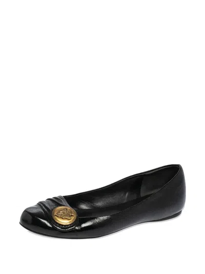 Pre-owned Gucci Hysteria Crest-button Patent Leather Flats In Black