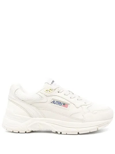 Autry Hyperway Sneakers In Whisper White Laminated Leather And Mesh In Neutral