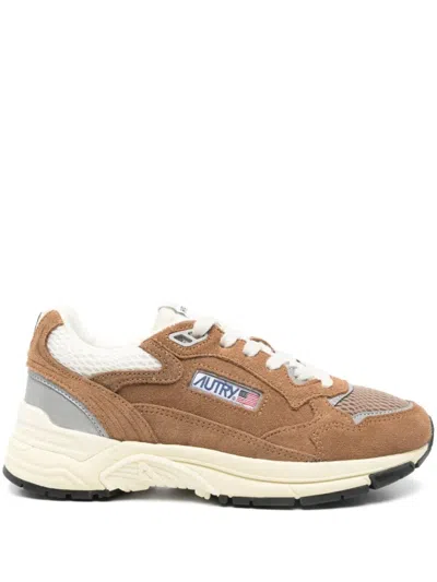 Autry Hyperway Beige Low Top Sneakers With Logo Patch On Side And Tongue In Suede And Mesh Woman In Brown